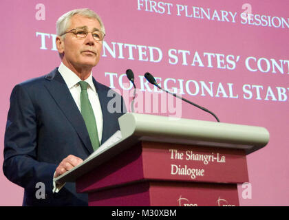 140531-A-WQ644-0006 Singapour, République de Singapour (31 mai 2014) - Le secrétaire américain à la défense, Chuck Hagel parle au cours de la plénière d'ouverture du Sommet sur la sécurité en Asie de l'IISS : Shangri-La Dialogue (SLD) à Singapour. Le dialogue Shangri-La est un rassemblement annuel qui donne aux ministres de la défense de l'Asie et les fonctionnaires l'occasion d'échanger des vues sur les questions de sécurité dans la région Asie-Pacifique. (Photo prise par le sergent de l'Armée de Sabina Black, Affaires publiques américaines du Pacifique) le secrétaire américain à la défense, s'exprime à l'IISS Sommet sur la sécurité en Asie Dialogue Shangri-La par # PACOM Banque D'Images