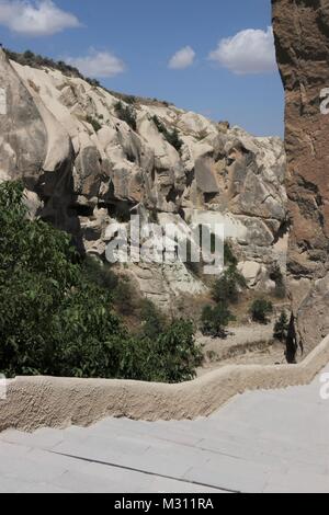 Les touristes qui visitent le parc national musée en plein air de Göreme, Cappadoce, Turquie Banque D'Images