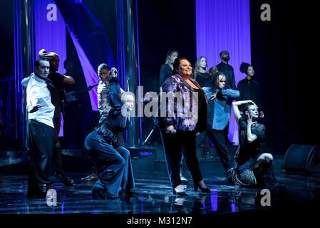 Keala Régler l'exécution pendant le tournage de The Graham Norton Show à la London Studios, à être diffusé sur BBC One le vendredi. Banque D'Images