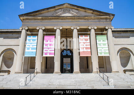 Baltimore Maryland, Wyman Park, Baltimore Museum of Art, architecture néoclassique, bannière, entrée gratuite, entrée, devant, escaliers escalier, colonne, ion Banque D'Images
