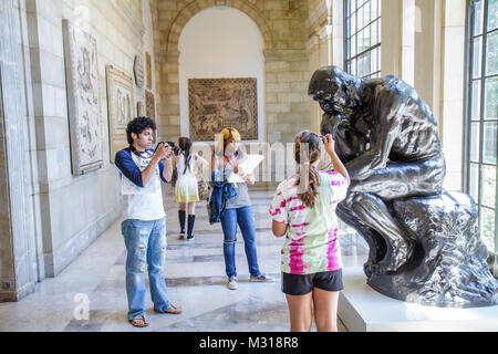 Maryland Baltimore Museum of Art Gallery galeries, exposition collection d'exposition, sculptures Rodin le penseur, Africains noirs, fille gi Banque D'Images