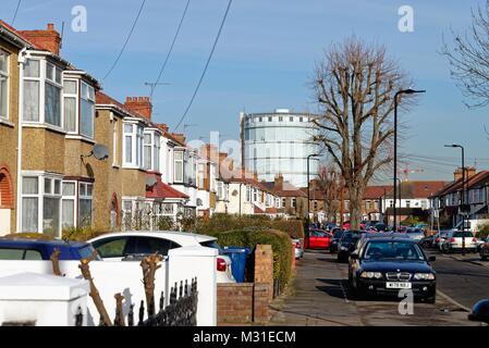 Maisons de banlieue dans la région de Leamington Road West London Angleterre Royaume-Uni Southall Banque D'Images