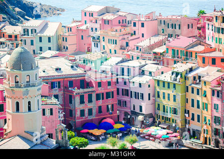 Avis sur l'architecture de la ville de Vernazza. Vernazza est un des plus populaires dans vieux village Cinque Terre, talie Banque D'Images