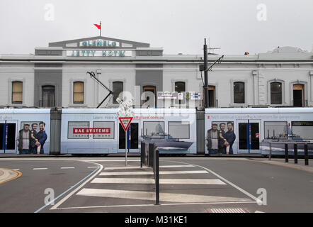 Tramway Glenelg en face de l'Hôtel de la jetée Banque D'Images