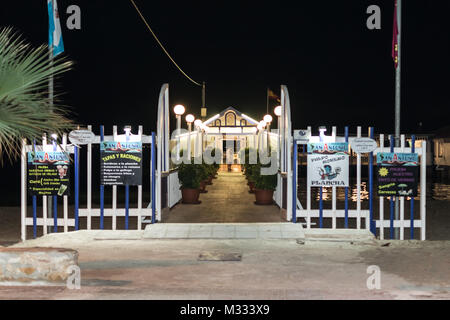 Los Alcazares. Murcia Espagne 25 août 2017 vue de la plate-forme sur une plage à quelques minutes à pied de la ville et la côte espagnole ronde de la mar menor sur la récente visite. Banque D'Images