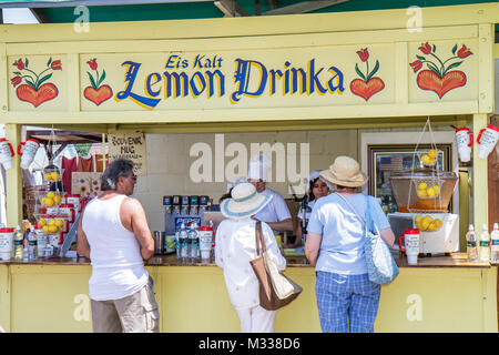 Kutztown Pennsylvania,Kutztown Folk Festival,Pennsylvania Dutch folklife,stand de limonade,vendeurs stall stands stand marché, acheteur acheter Banque D'Images