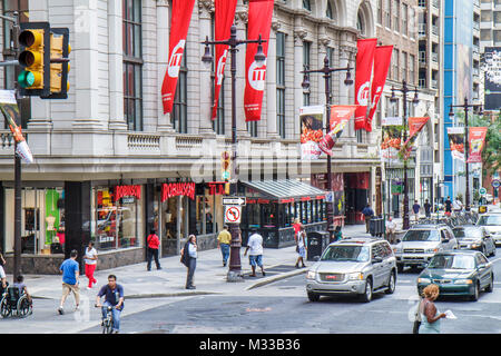 Philadelphie Pennsylvania,scène de rue,circulation,bâtiment,lumière,intersection,coin,feu de rue,bannière,voitures,véhicule,SUV,Black Blacks Afrique Banque D'Images