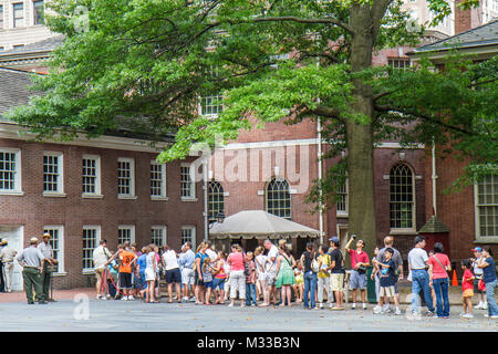 Philadelphie Pennsylvania,Independence Hall,National Historical Park,histoire,gouvernement,American Revolution,symbole,liberté,idéaux,homme hommes,femme f Banque D'Images