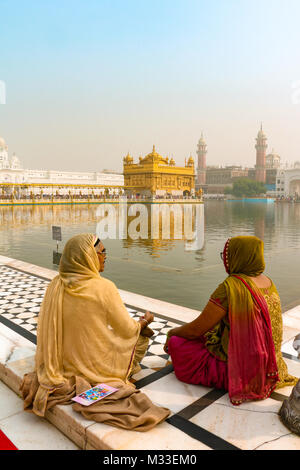 Visite au Temple d'or d'Amritsar, Punjab, India Banque D'Images