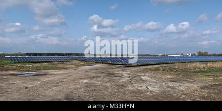 Große Solarstromanlage dans der Wustermark an der B5 ( Hamburger Chaussee ) Banque D'Images