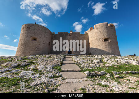 Marseille, France - le 4 décembre 2016 : Vue de face du château château d'If où le comte de Monte Cristo a été emprisonné sur les îles du Frioul près de Banque D'Images