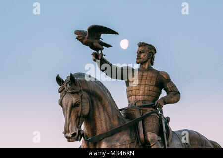 Minsk, Belarus. Fermer la vue de monument à Algirdas avec Falcon dans la main. Banque D'Images