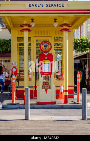 Vieille station d'essence dans le marché des fermiers à Los Angeles, USA. Août 2017. Banque D'Images