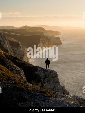 Nothe blanc, Dorset, UK. 9 Feb 2018. Météo britannique. Le vent froid de commencer la journée sur la côte sud de Dorset . Crédit : Dan Tucker/Alamy Live News Banque D'Images