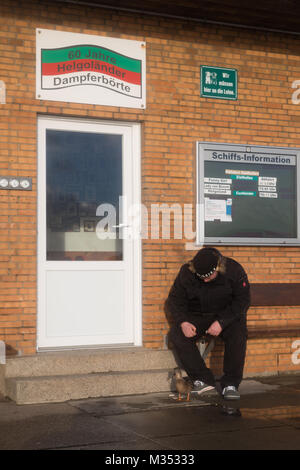 Personne canard alimentation Banque D'Images