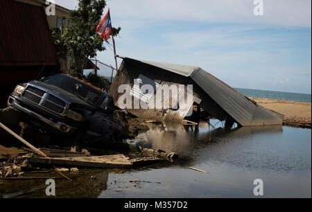 MAYAGÜEZ, Porto Rico, le 19 janvier 2018 - Cette maison a été gravement touchée par le Río Grande de Añasco et l'onde de tempête causée par l'Ouragan Maria. De nouvelles zones inondables ont été identifiés à Porto Rico, et l'information a été utilisée pour générer des cartes, des conseils pour mieux comprendre les risques d'inondation. Il servira d'outil à National Flood Insurance Program (NFIP) Communautés pour fournir aux survivants d'avoir accès à une gamme de produits risque d'inondation afin de prévenir les dommages dus aux inondations. La FEMA/Yuisa Ríos Banque D'Images