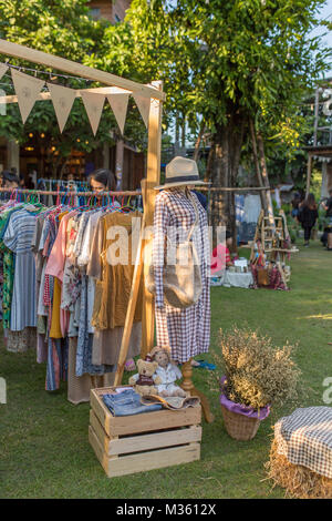 Chiang Mai, Thaïlande - 26 novembre 2016 : marché artisanal moderne fantaisie à Baan Kang Wat à Chiang Mai. Banque D'Images