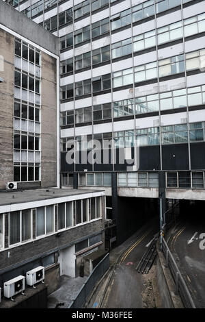 La photographie urbaine de Londres : l'arrière du bloc de bureau 1960, Londres, Royaume-Uni. Banque D'Images