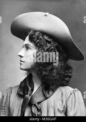 ANNIE OAKLEY (1860-1926) tireur d'exposition américaine Banque D'Images