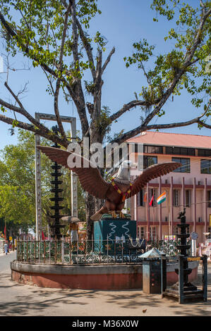 Statue de Garuda, Thrissur, Kerala, Inde, Asie Banque D'Images