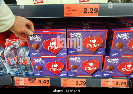 J'adore les coeurs de chocolat Milka dans un magasin. Banque D'Images