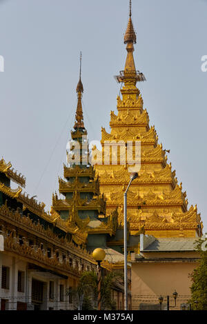 Temple du Bouddha Mahamuni (la pagode Mahamuni), Mandalay, Myanmar (Birmanie) Banque D'Images