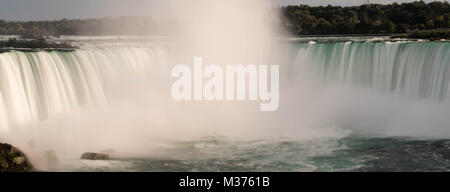 Superbe vue sur les magnifiques chutes d'eau à Niagara Falls State Park Banque D'Images