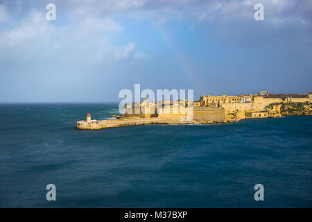 Fort Ricasoli et brise-lames avec le phare, Grand Harbour, Malte Banque D'Images