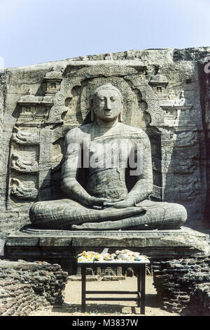 Gal Vihara à Polonnaruwa. Le Temple a quatre statues de Bouddha de secours, qui a été sculpté dans la face d'un grand rocher de granit Banque D'Images