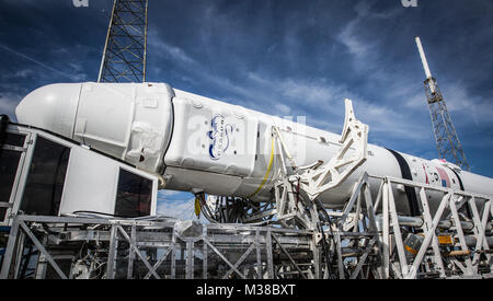 La mission CRS-5 de SpaceX a lancé avec succès la capsule Dragon vers la Station spatiale internationale. Après la mission, la fusée Falcon 9 est retournée sur Terre et a atterri sur l'ASDS pour être récupérée, achevant ainsi une mission de ravitaillement clé. Banque D'Images