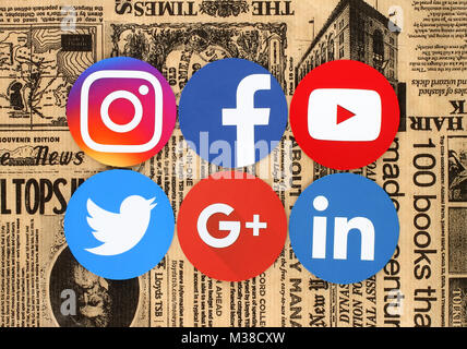 Kiev, Ukraine - Mars 03, 2017 : ronde populaires icônes de médias sociaux tels que : Facebook, Twitter, Instagram, Linkedin, Google Plus, Youtube et imprimé sur Banque D'Images