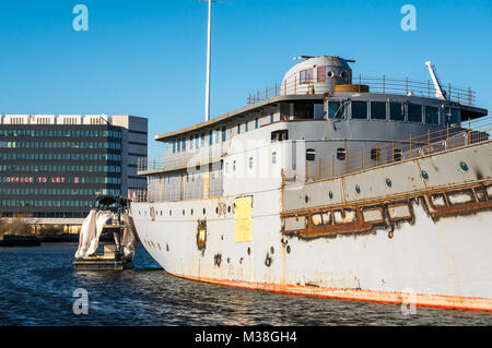 MV Fingal, navire phare tendre en cours de conversion en hôtel flottant de luxe à Leith Docks, Édimbourg, Écosse, Royaume-Uni Banque D'Images