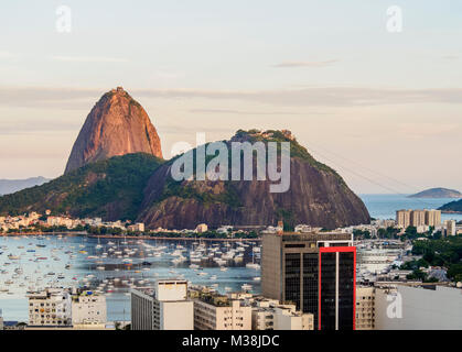 Vue sur Botafogo vers le Pain de Sucre, Rio de Janeiro, Brésil Banque D'Images