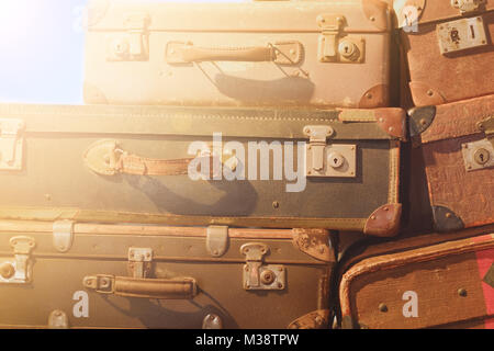 Vintage suitcase - pile de vieilles valises Banque D'Images