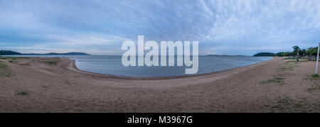 Vue panoramique de la plage de la rivière Guaiba à Ipanema - Porto Alegre, Rio Grande do Sul, Brésil Banque D'Images