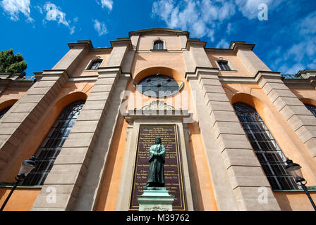 Façade de Storkyrkan (xiiie siècle) avec statue en bronze d'Olaus Petri (1493-1552), Gamla Stan, Stockholm, Suède Banque D'Images