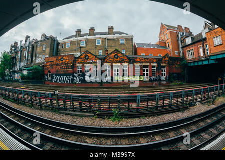 Londres, Royaume-Uni - 11 OCTOBRE 2013:West Hampstead Station La station la plus profonde est en dessous du niveau de la rue Hampstead (northern line) - 58,5 mètres. Banque D'Images