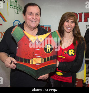 La rose Hot Dog rend hommage à Burt Ward, 'Robin', de 'Batman' avec un hot-dog nommé d'après lui, la dédicace a été une partie de la 'Batman "66" la pièce qui s'ouvre à la Hollywood Museum avec : Burt Ward, Tracy Posner Ward Où : Los Angeles, California, United States Quand : 09 Jan 2018 Credit : Sheri/WENN.com Determan Banque D'Images