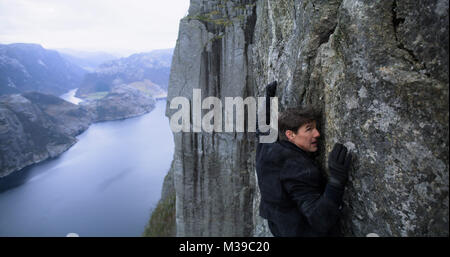 DATE DE SORTIE : Juillet 27, 2018 Title : Mission : Impossible - Fallout Studio : Paramount Pictures Réalisateur : Christopher McQuarrie PLOT : Ethan Hunt et son équipe du FMI, avec quelques alliés familiers, course contre la montre après une mission qui a mal tourné. Avec : TOM CRUISE en tant qu'Ethan Hunt. (Crédit Image : © Paramount Pictures/photos) Banque D'Images