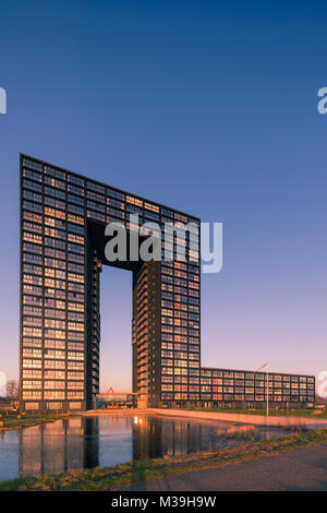L'architecture néerlandaise moderne, la Tour de Tasmanie dans la ville de Groningen, Pays-Bas Banque D'Images