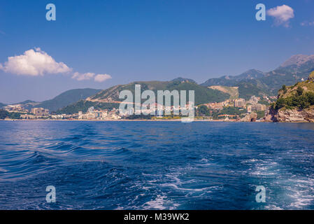 Compte tenu de la distance à l'intérieur de la ville de Becici Budva municipalité sur la côte Adriatique, au Monténégro Banque D'Images