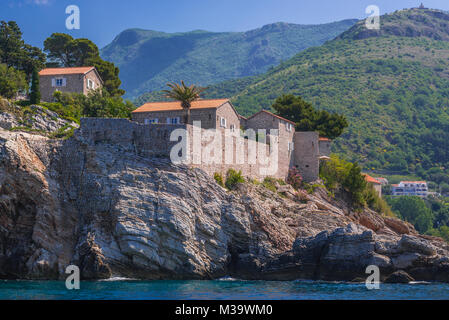 L'îlot rocheux de Sveti Stefan et cinq étoiles hôtel Aman Sveti Stefan resort sur la côte adriatique du Monténégro Banque D'Images