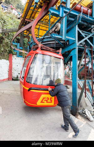 DARJEELING, INDE, le 5 mars 2017 : le téléphérique le téléphérique de Darjeeling est un dans la ville de Darjeeling dans l'état indien du Bengale occidental Banque D'Images