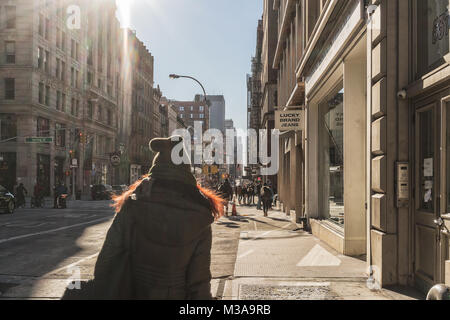 New York/USA 02 JAN 2018 - Les gens de marcher sur la rue New York. Banque D'Images