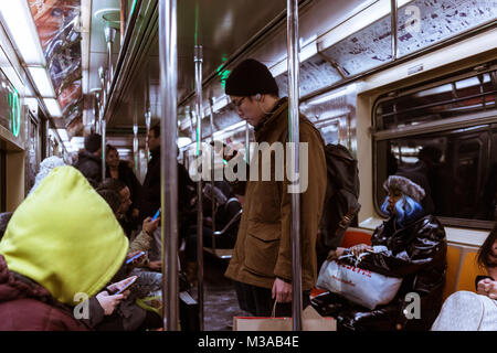 New York/USA 02 JAN 2018 - métro de New York, avec des gens de tous les jours. Banque D'Images