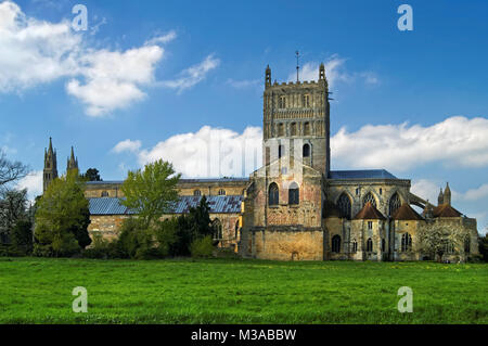 UK,Gloucestershire,Abbaye de Tewkesbury ou l'église de St Marie la Vierge à partir du côté sud Banque D'Images