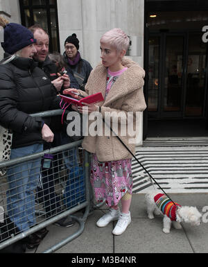 London, UK,10e Février 2018 : *Le contenu exclusif* SuRie - vrai nom Susanna Cork qui représentera le Royaume-Uni à l'Eurovision 2018 vu à la BBC Wogan House de Londres Credit : RM Press/Alamy Live News Banque D'Images