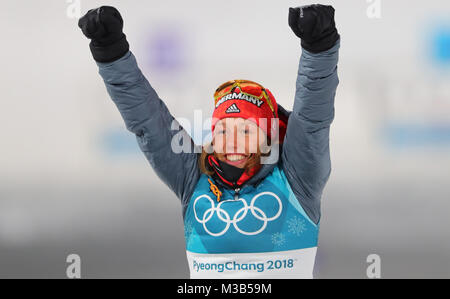 Pyeongchang, Corée du Sud. 10 fév, 2018. Laura Dahlmeier vainqueur de l'Allemagne célèbre sa performance à la women's biathlon à Pyeongchang, Corée du Sud, 10 février 2018. Crédit : Michael Kappeler/dpa/Alamy Live News Banque D'Images