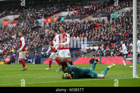 Petr Cech d'Arsenal rassemble la balle au cours de la Premier League match entre Arsenal et Tottenham Hotspur au stade de Wembley le 10 février 2018 à Londres, en Angleterre. (Photo par Arron Gent/phcimages.com)Credit : Images SSP/Alamy Live News Banque D'Images