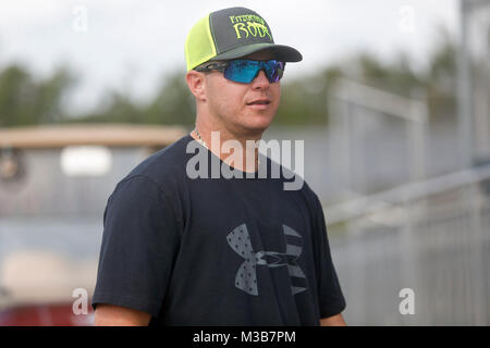 Wellington, en Floride, aux États-Unis. 10 fév, 2018. Astros de Houston lanceur Brad Peacock est vu lors d'une cérémonie en l'honneur de lui et d'autres Palm Beach Central Devon alun Travis des Blue Jays de Toronto au Palm Beach Central High School, à Wellington, en Floride, le samedi, 10 février, 2018. Credit : Andres Leiva/Le Palm Beach Post/ZUMA/Alamy Fil Live News Banque D'Images